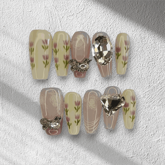 Full set of Sophia light, neutral-toned press-on nails displayed in the box. Sophia luxury press on nails by Nailaddict UAE reusable glossy gel manicure