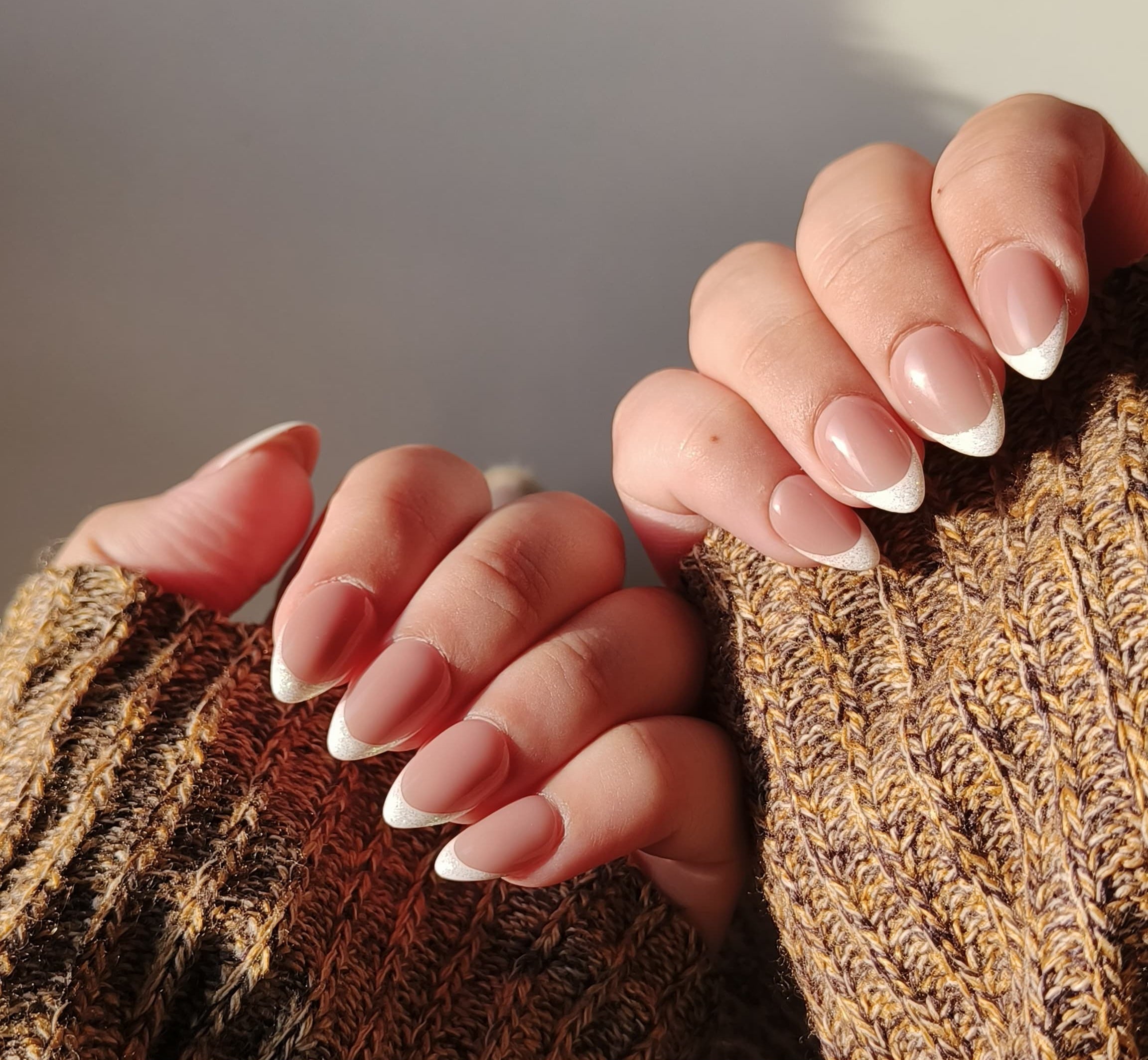 Load video: How to apply press on nails using sticky tabs tutorial