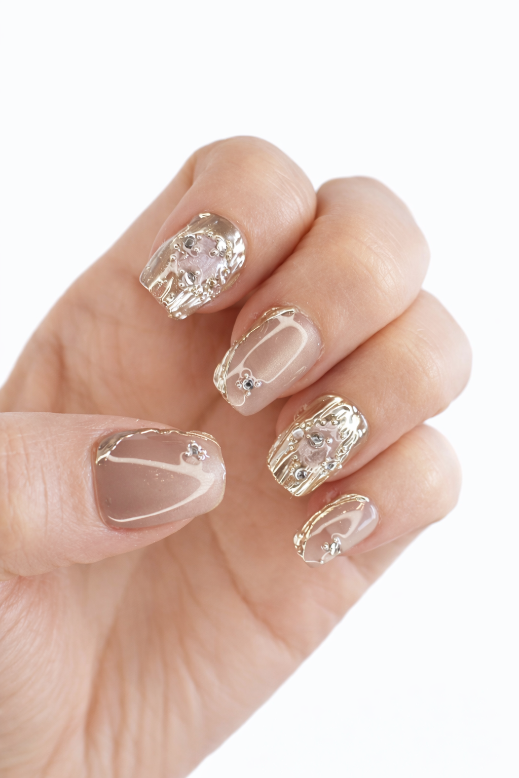 Sama luxury press on nails by Nailaddict UAE reusable glossy gel manicure