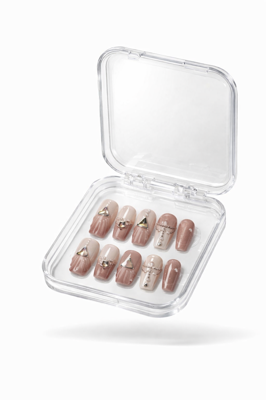 Sharqiya Shine luxury press on nails by Nailaddict UAE reusable glossy gel manicure