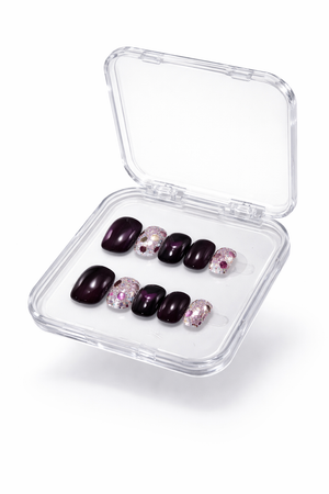 Yas Island luxury press on nails by Nailaddict UAE reusable glossy gel manicure