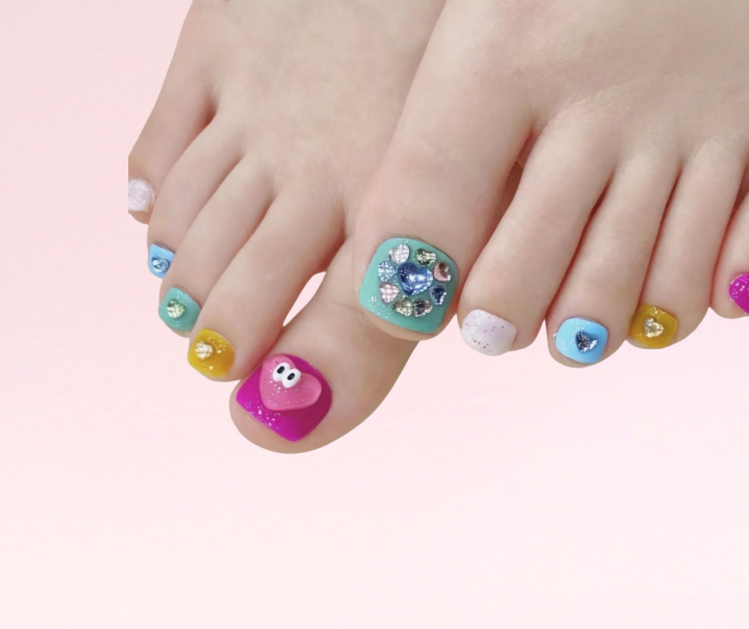 Vibrant Kai pedi press-on toe nails set, perfect for summer pedicures.