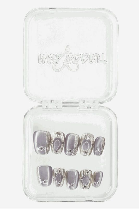 The minimalist Diriyah Elegance press-on nail set, displayed in its clear, branded Nail Addict case.