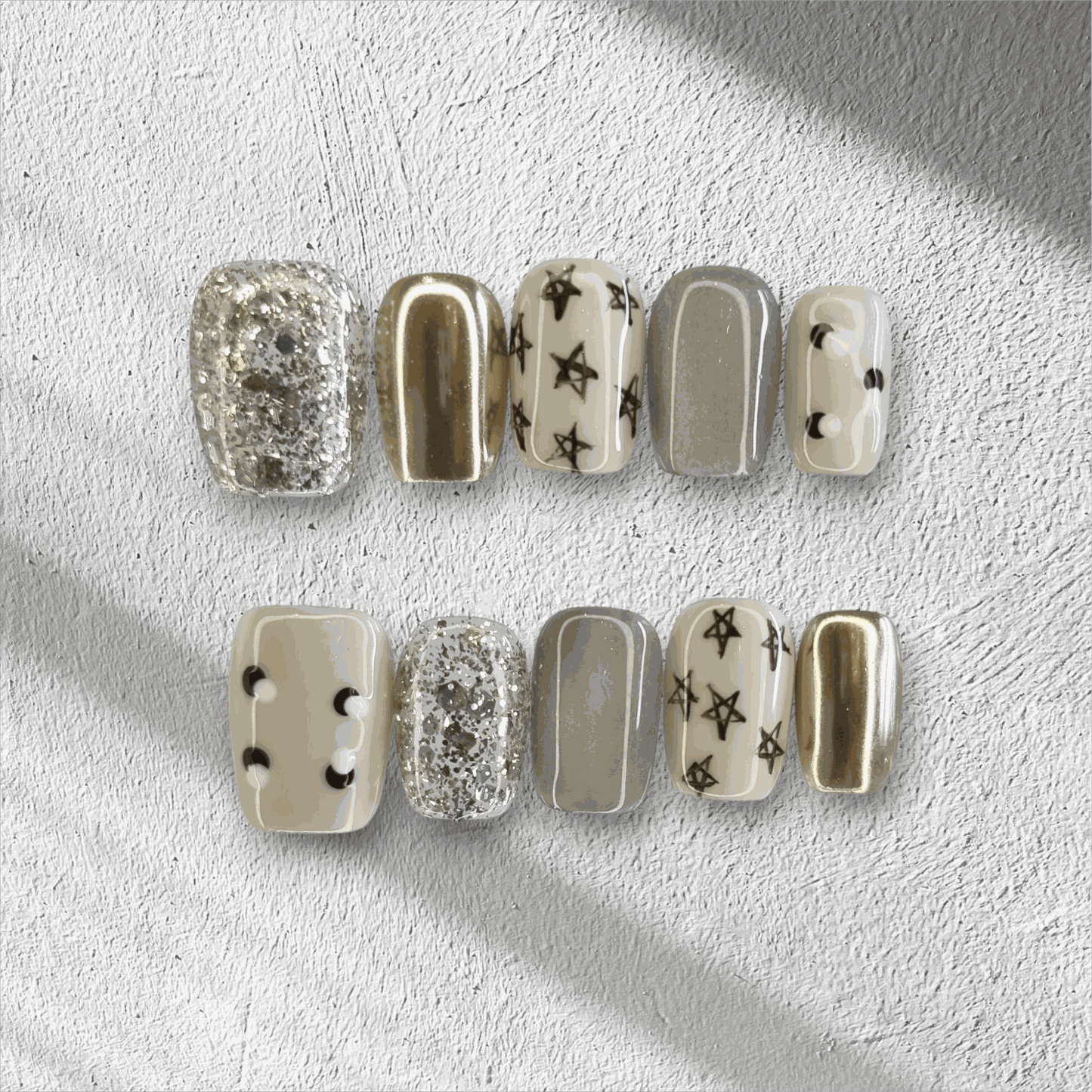 Full set of Reemisland glossy, neutral-toned press-on nails displayed in the box.