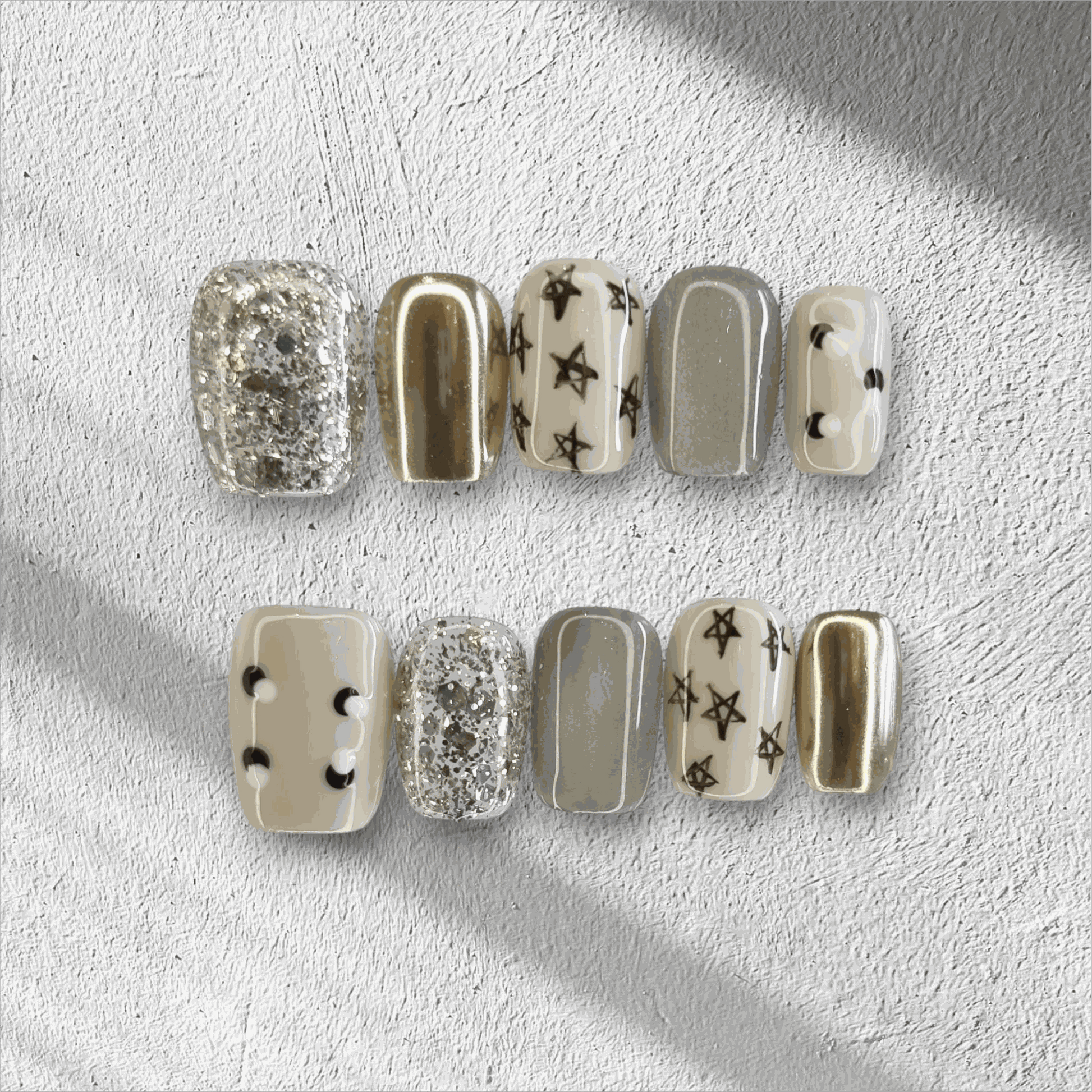 Full set of Reemisland glossy, neutral-toned press-on nails displayed in the box.