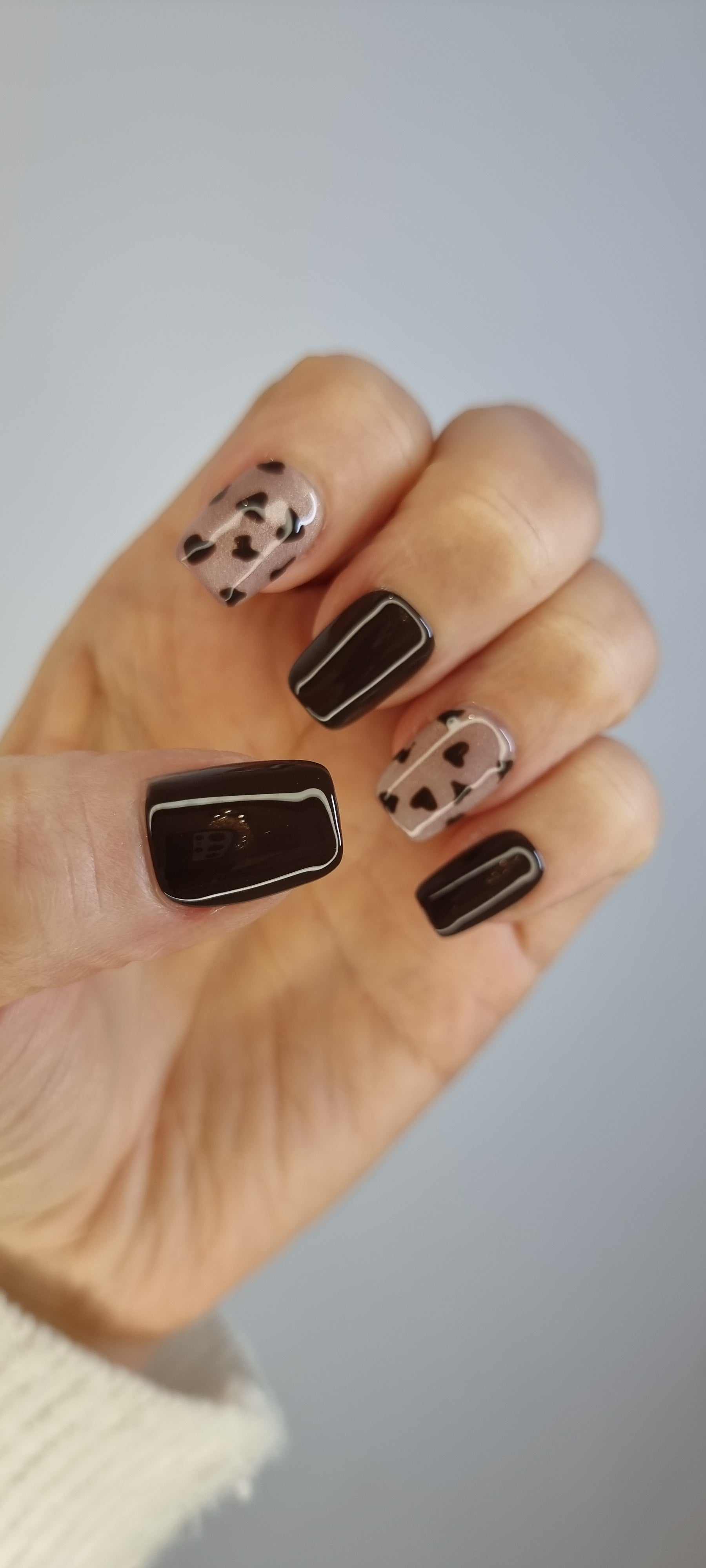 Hand wearing Samira short square press-on nails, showing the finished manicure.