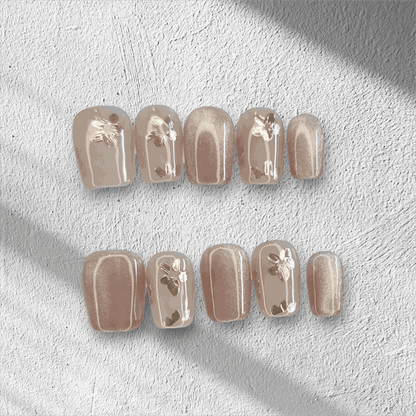 Full set of Selina nude artificial nails with a glossy finish, displayed in the box.