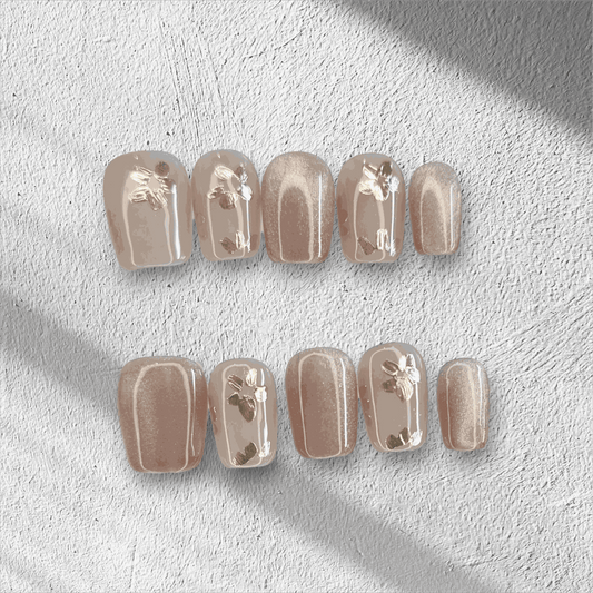 Full set of Selina nude artificial nails with a glossy finish, displayed in the box.