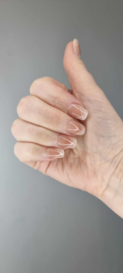 Set of Taiba nude and light brown artificial nails, showing the design details.