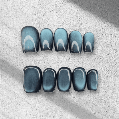 Full set of the Yalla blue magnetic shimmer press-on nails, displayed in the box.