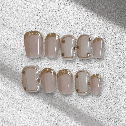 Full set of Zina nude artificial nails with a glossy finish, displayed in the packaging.